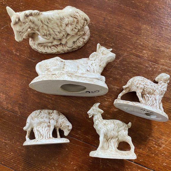 Vintage Nativity 15 Piece Ceramic Set - Picture 7 of 10